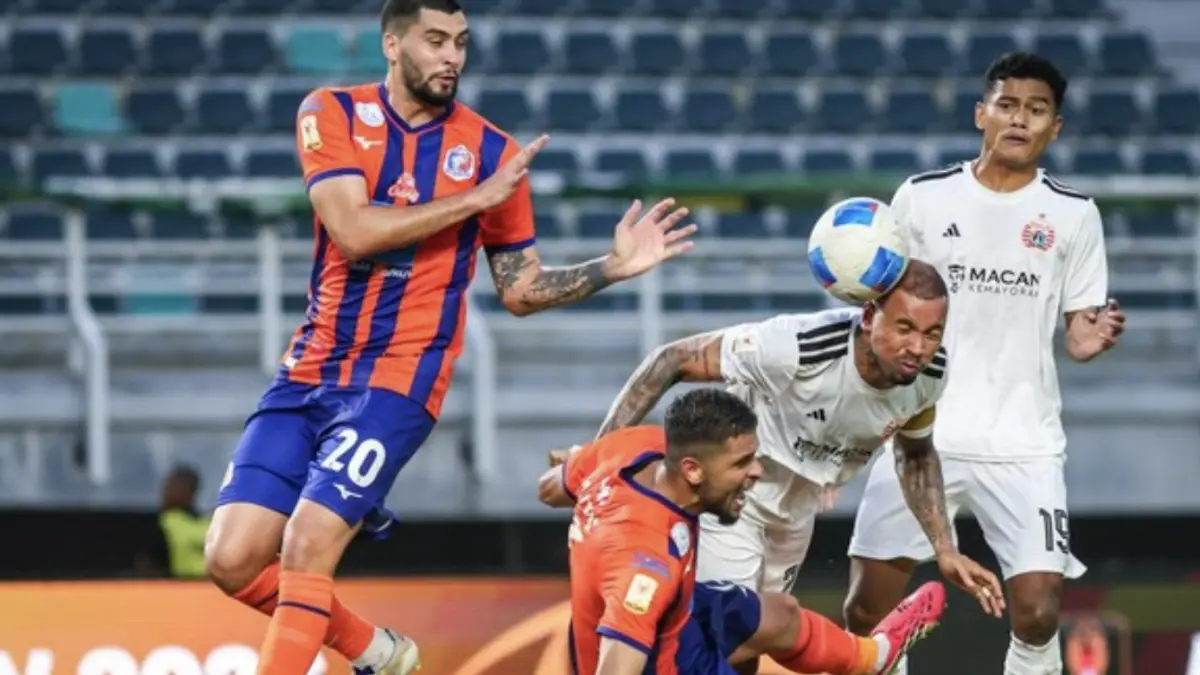 Port FC dan Persija bermain imbang pada pertandingan fase grup Piala Presiden 2026 di Stadion Gelora Bung Tomo, Surabaya,
Jawa Timur, Rabu (29/7). Foto: ANTARA FOTO/Rizal Hanafi
