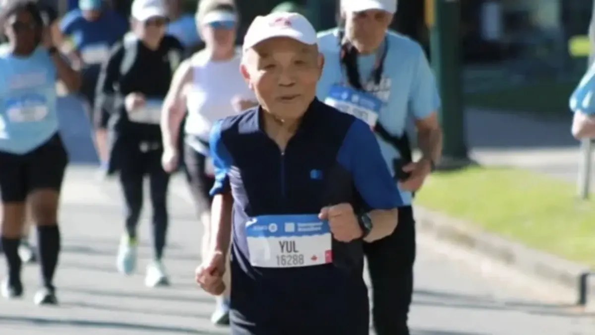 Foto: Pria 90 tahun ikut half marathon (Instagram/bmovanmarathon)