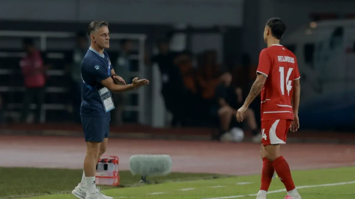 Momen John Herdman dan Eliano Reijnders pada Laga Timnas Indonesia vs Vietnam di ASEAN Championship 2026 di Stadion Pakansari,
Cibinong, Senin (3/8/2026). (KOMPAS.com/ANTONIUS ADITYA MAHENDRA)