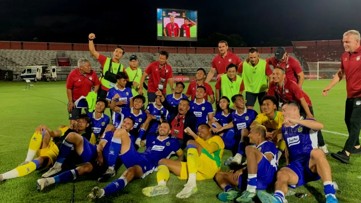 Selebrasi personel Persib usai mengalahkan Persija di semifinal Piala Presiden 2026. Partai semifinal Piala Presiden 2026 Persib vs Persija
digelar di Stadion Kapten I Wayan Dipta, Gianyar, Bali, Selasa (4/8/2026). (KOMPAS.com/Suci Rahayu)