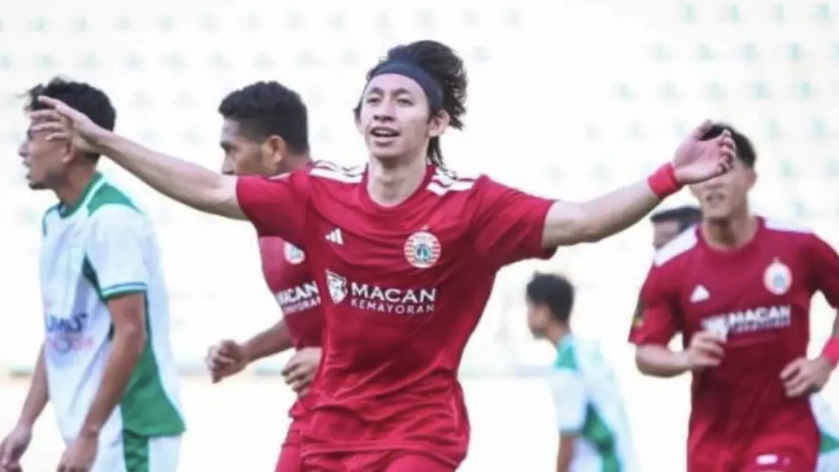 Pesepak bola Persija Jakarta, Arlyansyah Abdulmanan, berselebrasi usai mencetak gol ke gawang PSMS Medan pada pertandingan Grup B Piala
Presiden 2026 di Stadion Gelora Bung Tomo, Surabaya, Jawa Timur, Sabtu (1/8/2026). (Sumber: ANTARA/Rizal Hanafi)