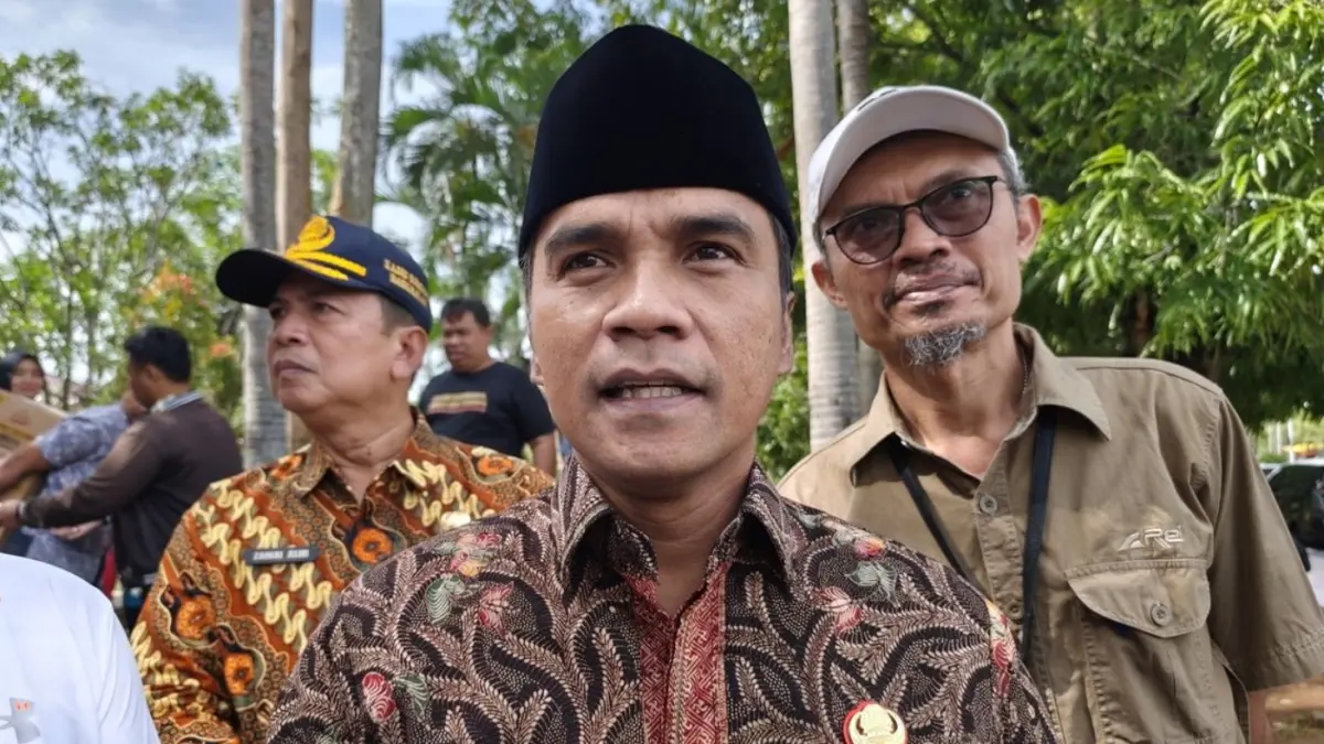 Bupati Bangkalan, Lukman Hakim.