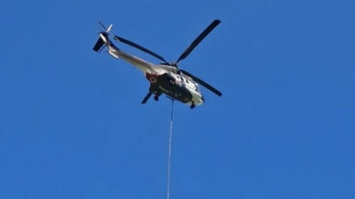 Heli mengangkut air dari Ranupani untuk melakukan water bombing di titik kebakaran. (Foto: Istimewa)
