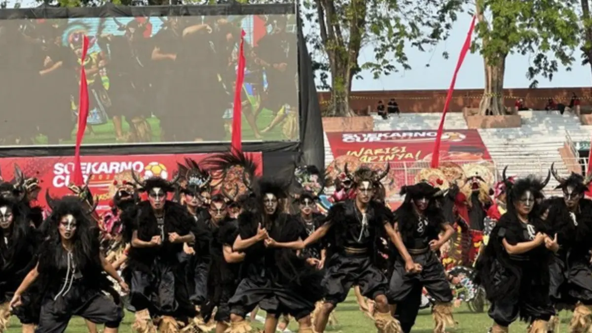 Kemeriahan pembukaan turnamen sepak bola Soekarno Cup 2026 di Surabaya. (Foto: Faiq Azmi/detikJatim)