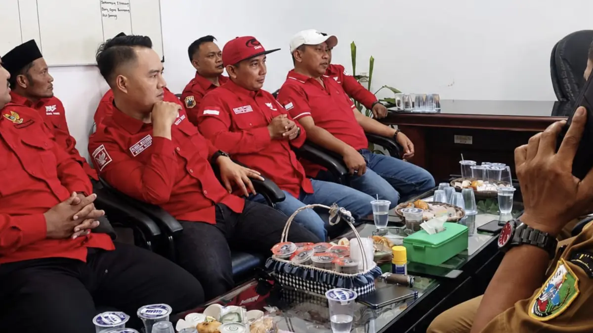 DLH Sampang Diminta Segera Tindak Lanjuti Hasil Audiensi soal Sampah Pantura.