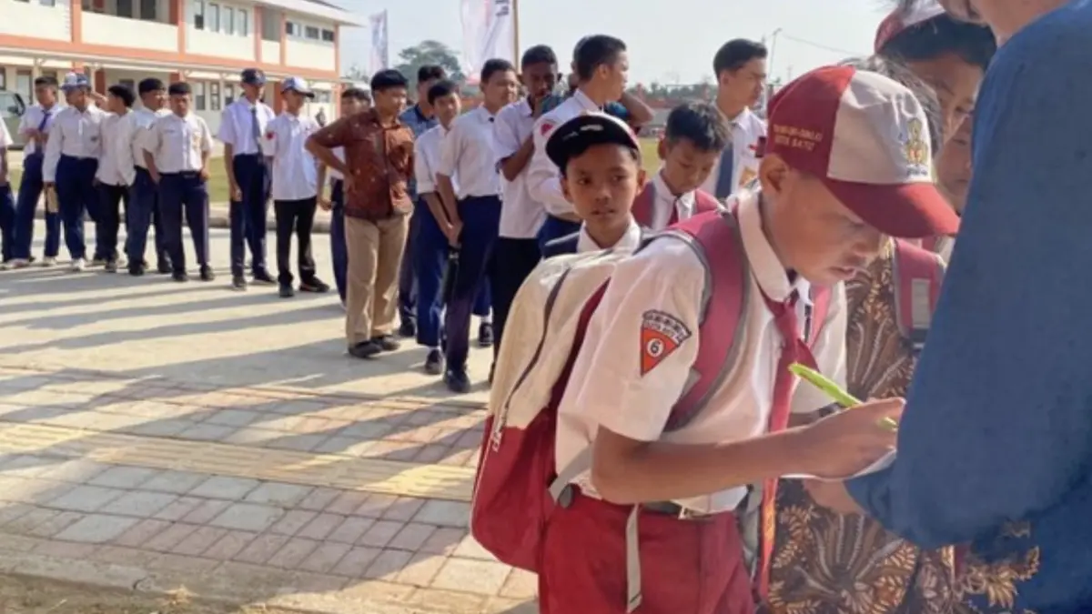 Ratusan siswa mengikuti Masa Pengenalan Lingkungan Sekolah (MPLS) di Sekolah Rakyat Terintegrasi 2 Kota Blitar, Sabtu
(15/8/2026). (Foto: Fima Purwanti/detikjatim)