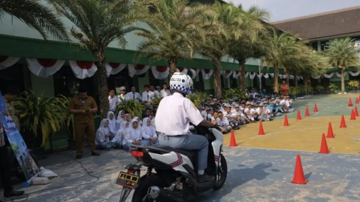 Sosialisasi aturan lalu lintas kepada siswa Kota Blitar (Foto: Istimewa)