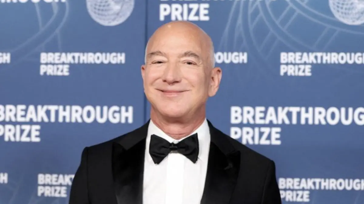 Ilustrasi Jeff Bezos sebagai salah satu orang terkaya di dunia (Foto: REUTERS/Mario Anzuoni)