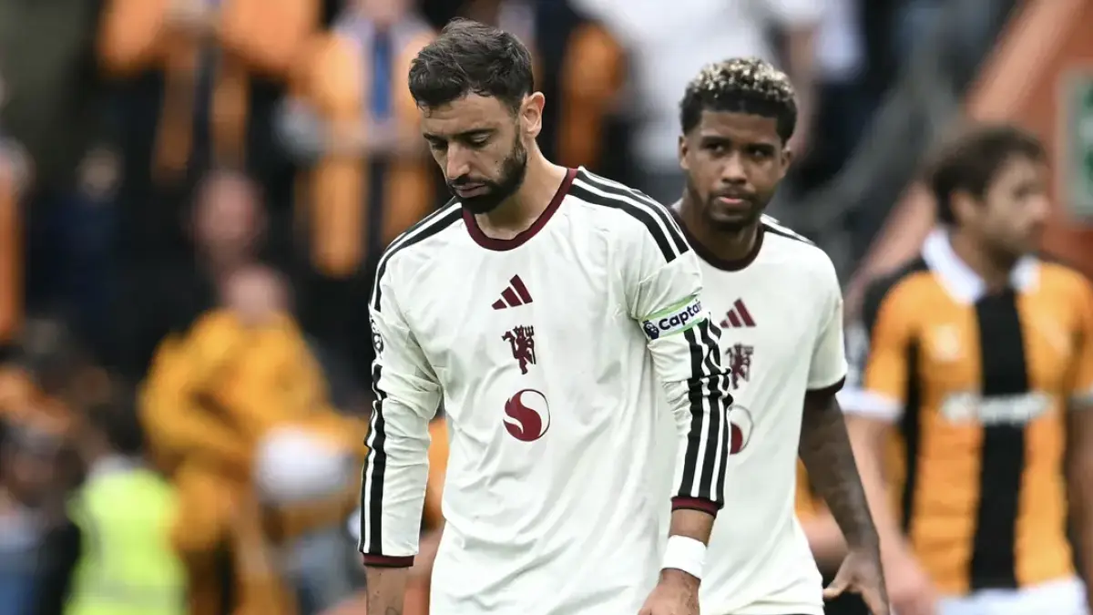 kspresi Bruno Fernandes pada laga Hull City vs Manchester United di Liga Inggris 2026/2027, Sabtu |
(22/8/2026). (AFP/Paul Ellis)