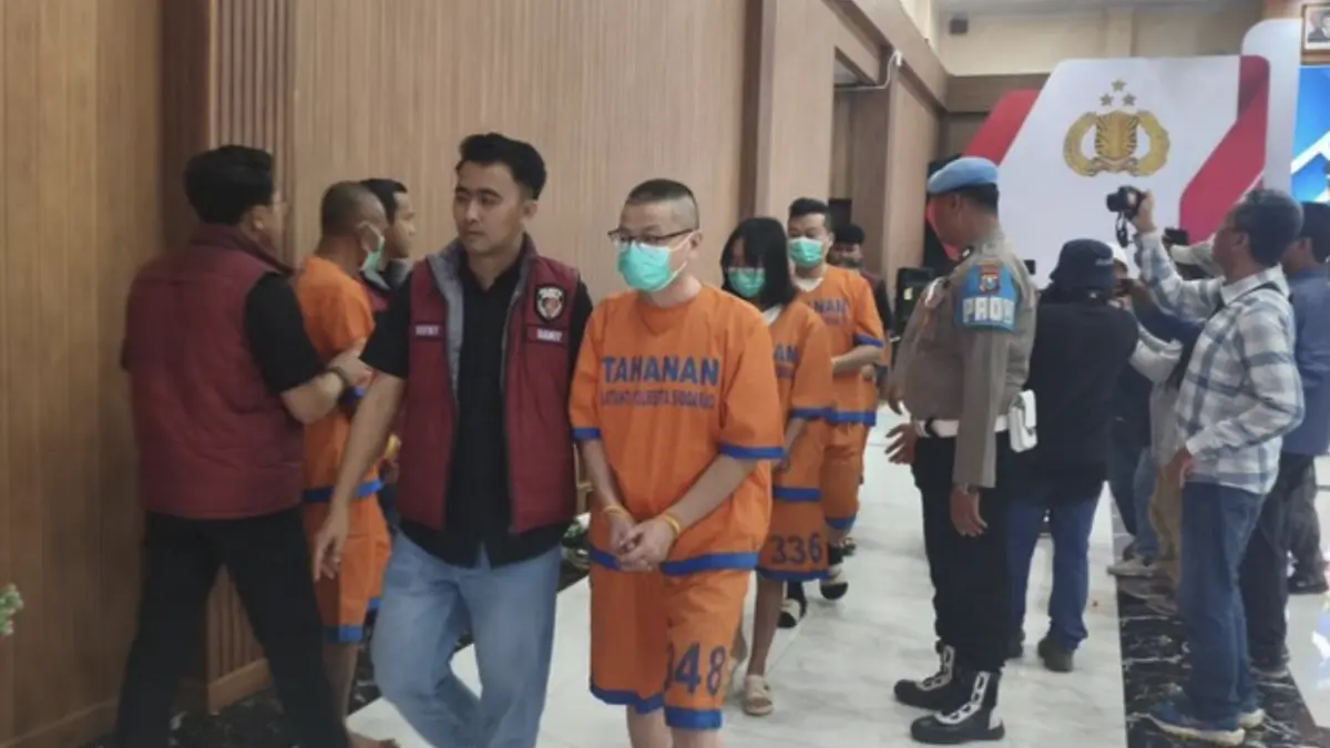 Tiga WNA asal China ditangkap Polresta Sidoarjo (Foto: Suparno/detik)