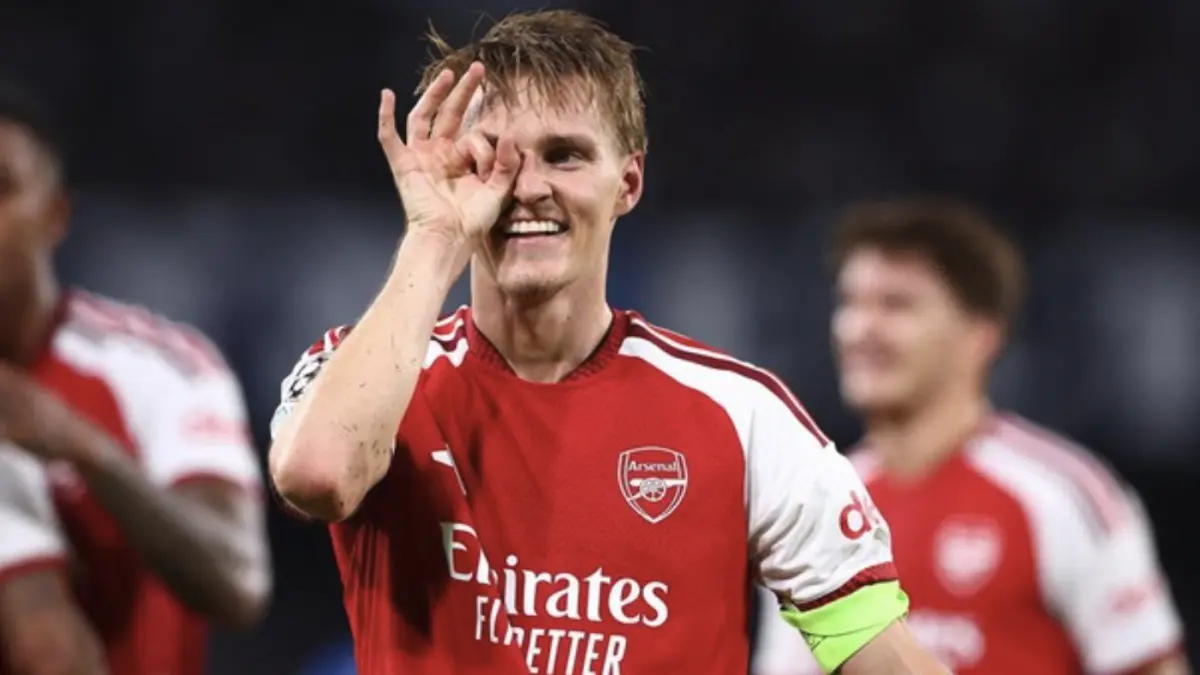 Martin Odegaard jadi pahlawan kemenangan Arsenal di kandang Napoli. (REUTERS/Guglielmo Mangiapane)