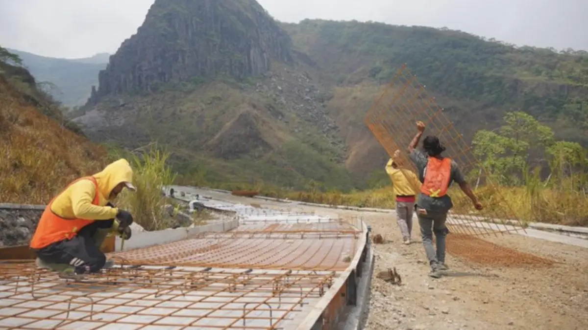 Pembangunan jalan di area Gunung Kelud (Foto: Istimewa)