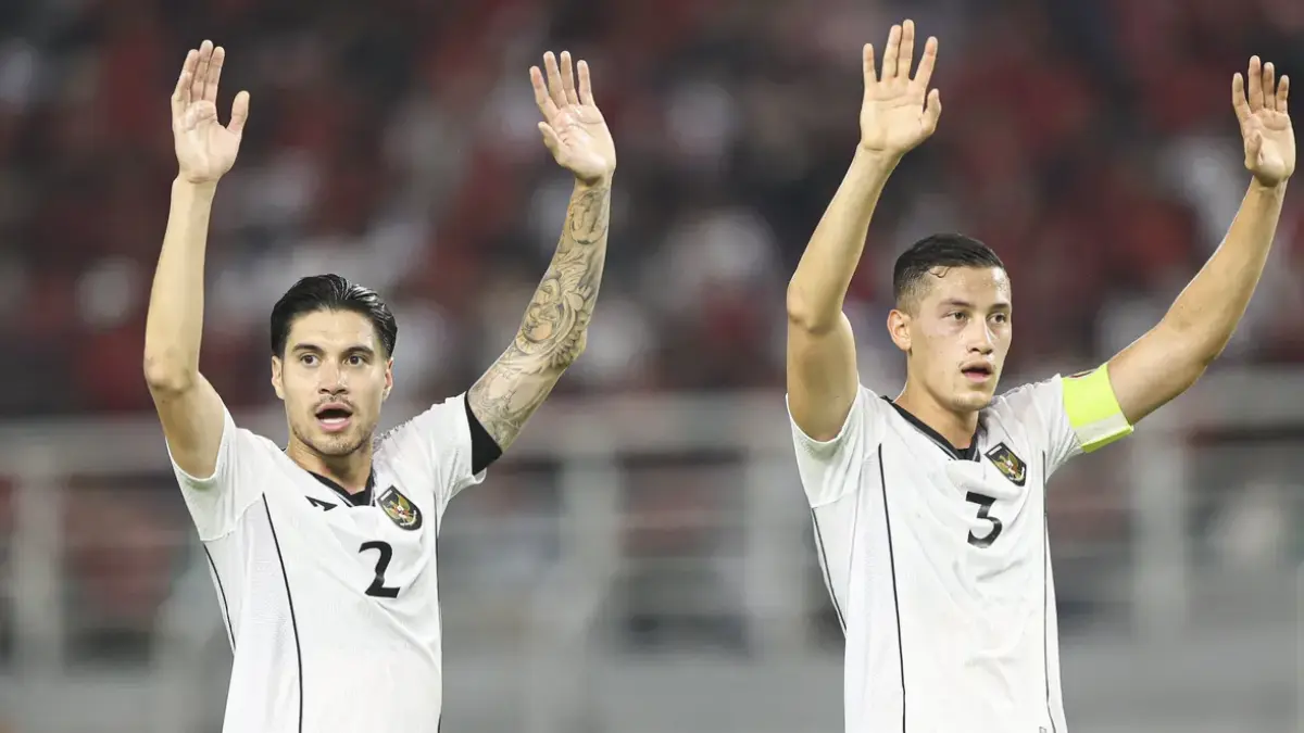 Bek Timnas Indonesia, Jay Idzes dan Kevin Diks. (Bola.com/Abdul Aziz)