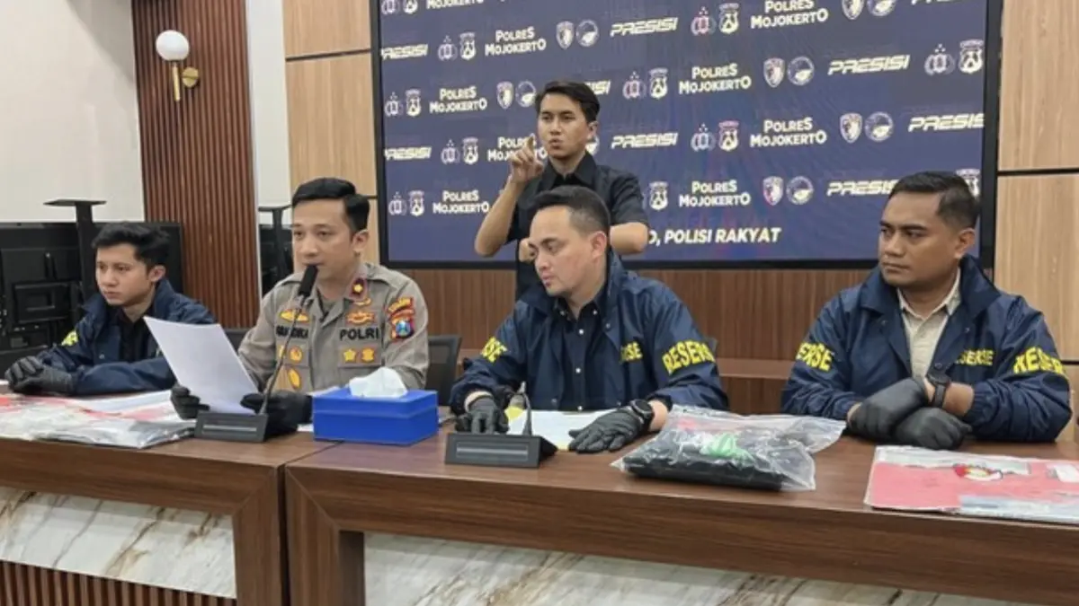 Konferensi pers residivis yang mencuri motor 10 kali di Mojokerto. (Foto: Enggran Eko Budianto/detik)