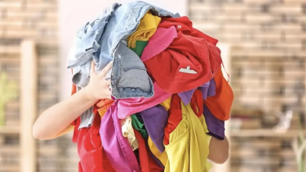 Ilustrasi tumpukan baju. Foto: Dok iStock