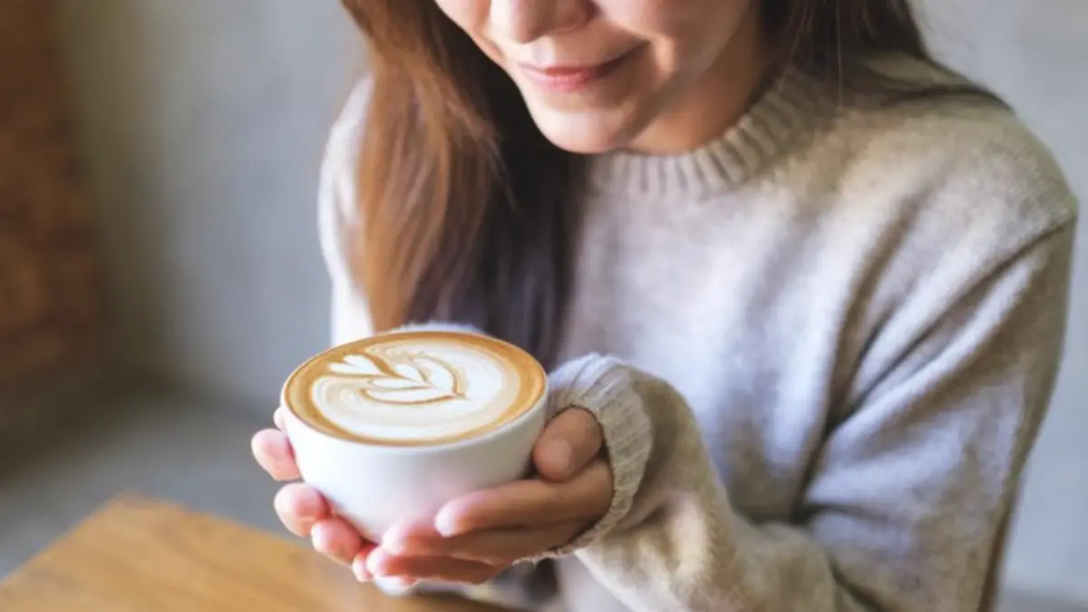 Foto: Ilustrasi minum kopi manis (Getty Images/Farknot_Architect)