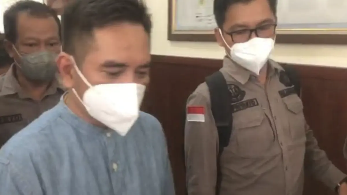 Mas Bechi tiba di Pengadilan Negeri Surabaya (Foto:Praditya Fauzi Rahman/detik)