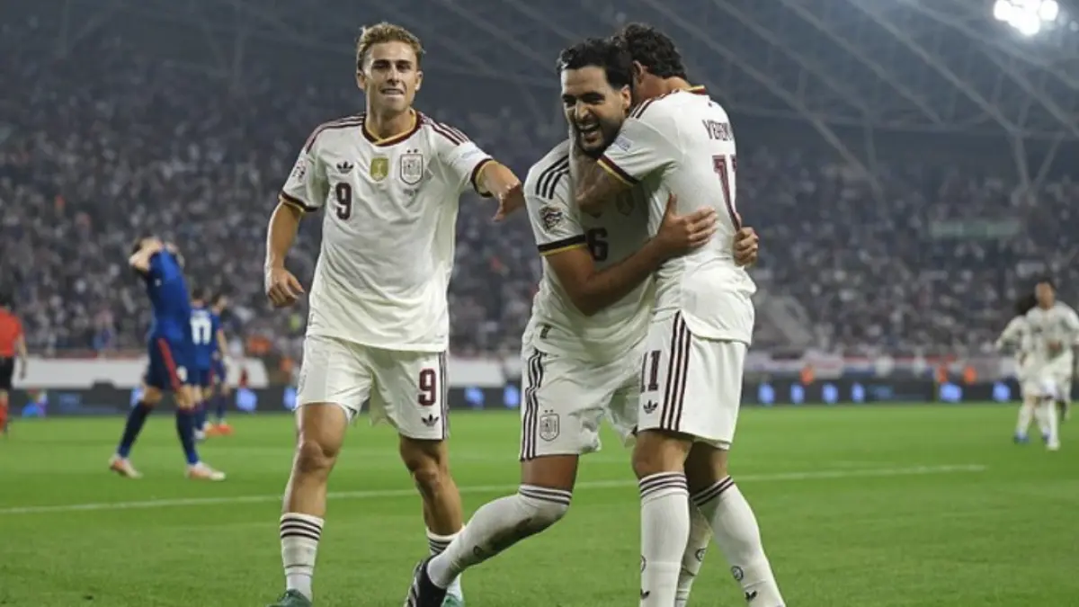 Perayaan gol Mikel Merino. (Foto: UEFA via Getty Images/Francesco Scaccianoce - UEFA)