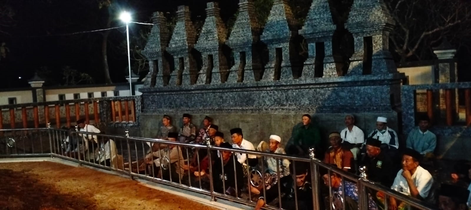 Pengajian rutin setiap Jumat Wage di makam Barat Ketigo.