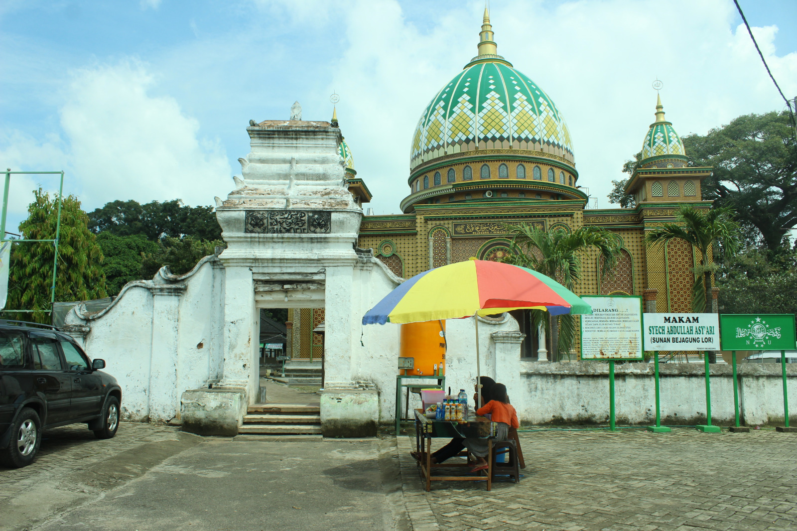 Masjid Syekh Asy&rsquo;ari di Desa Bejagung, Kecamatan Semanding, Kabupaten Tuban, Jawa Timur di kompleks makam Sunan Bejagung Lor.