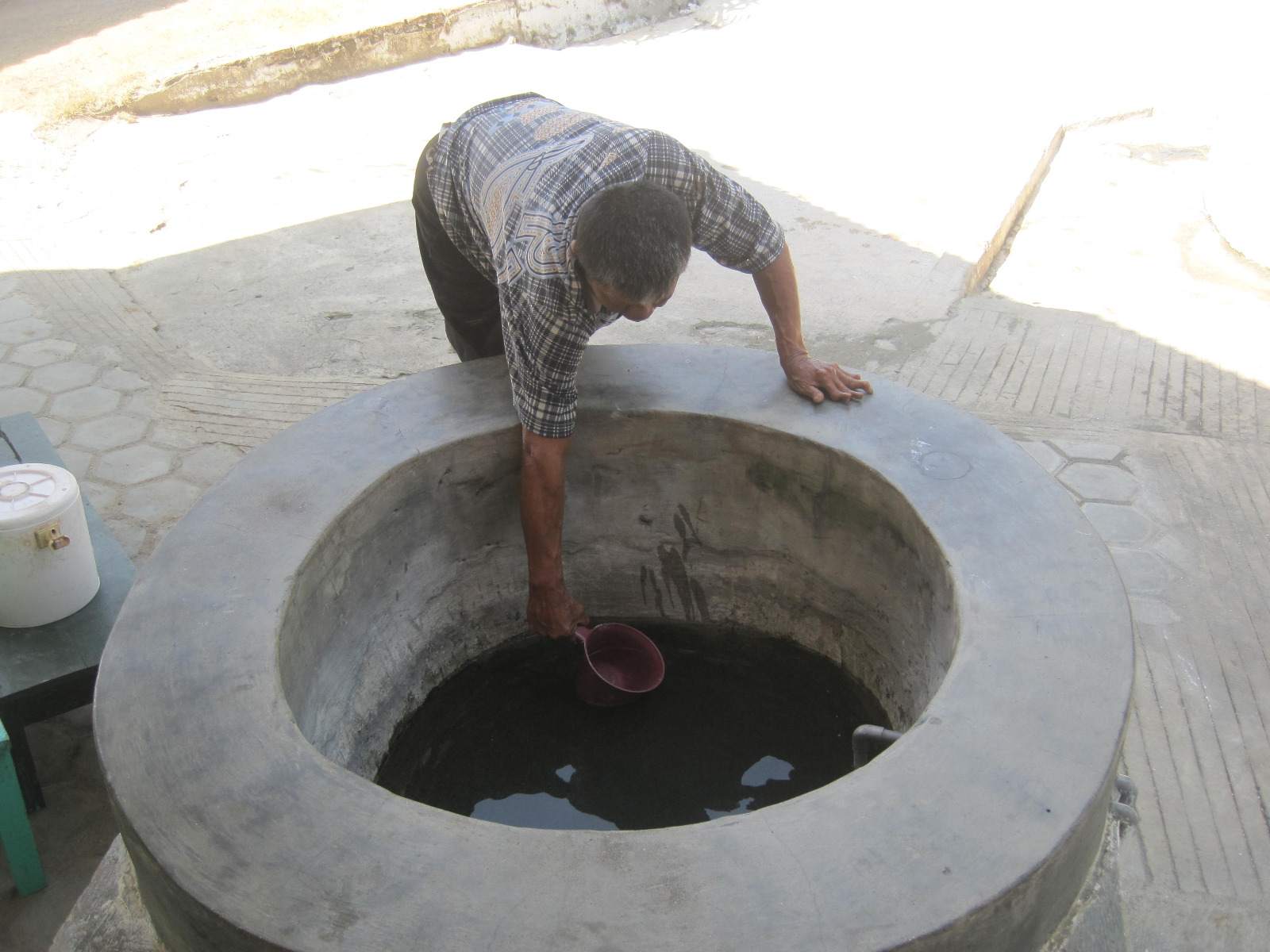 Salah satu sumur belerang di pemandian Nganget di Desa Sidorejo, Kecamatan Kenduruan, Kabupaten Tuban, Jawa Timur.