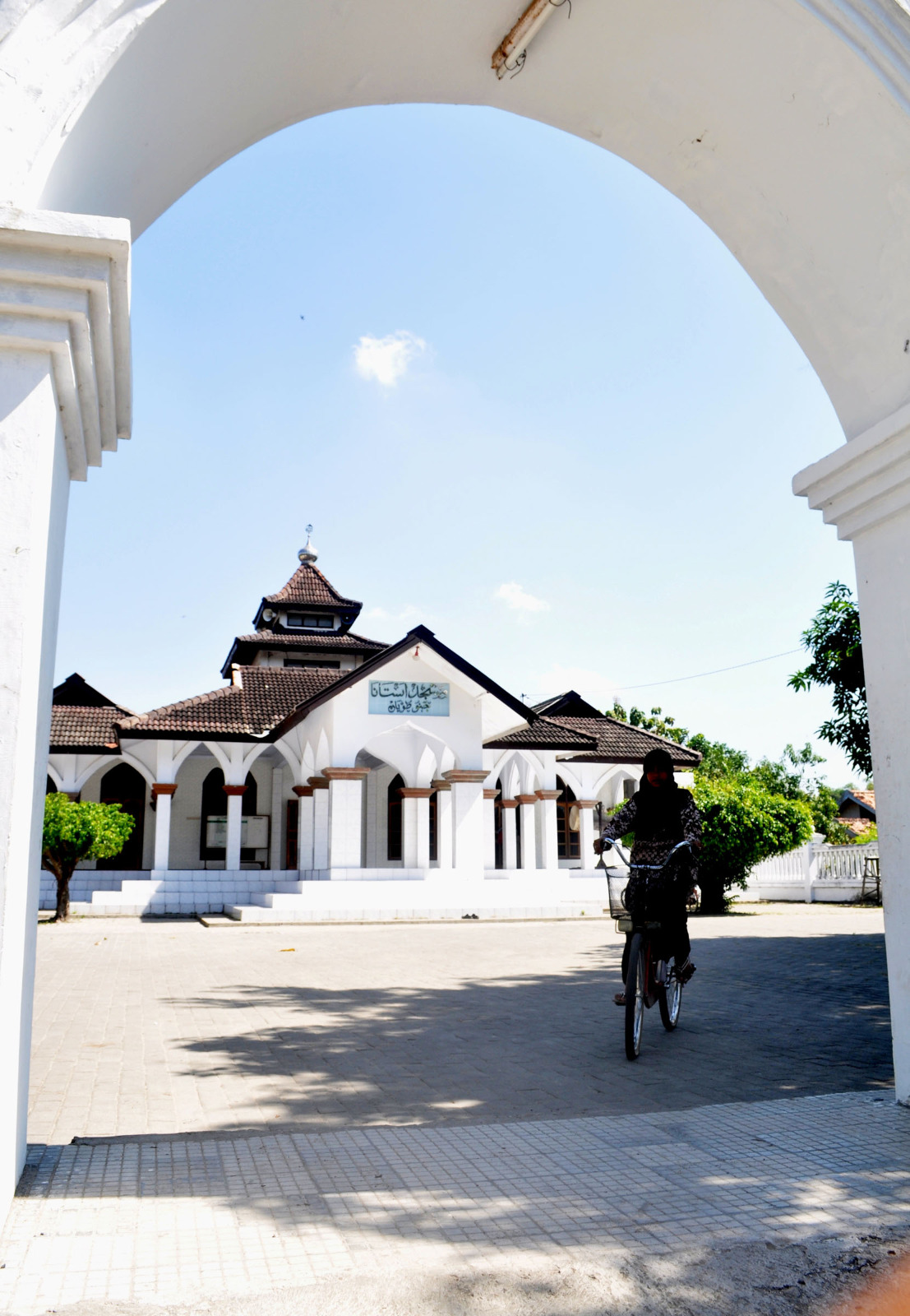 Masjid Astana di Desa Jenu, Kecamatan Jenu, Kabupaten Tuban, Jawa Timur yang dipotret pada 22 Juli 2012.