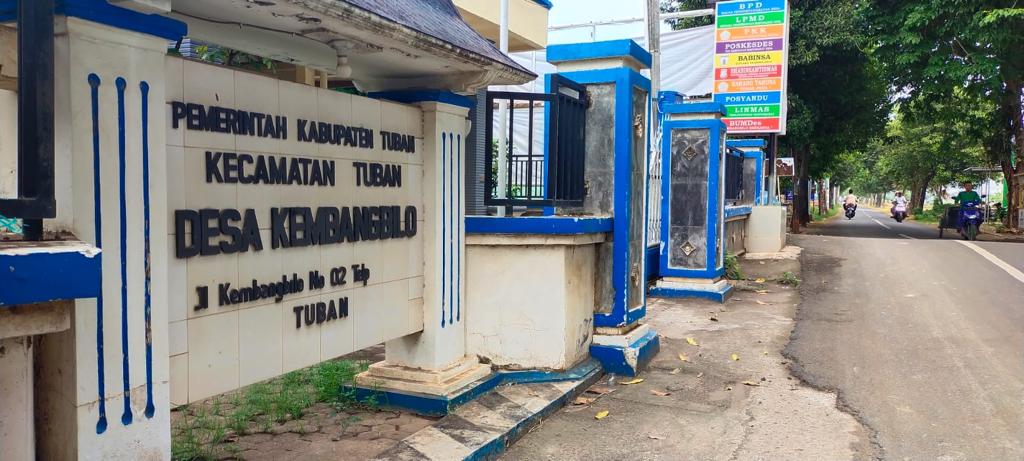 Jalan Desa Kembangbilo, Kecamatan Tuban, Kabupaten Tuban, Jawa Timur.