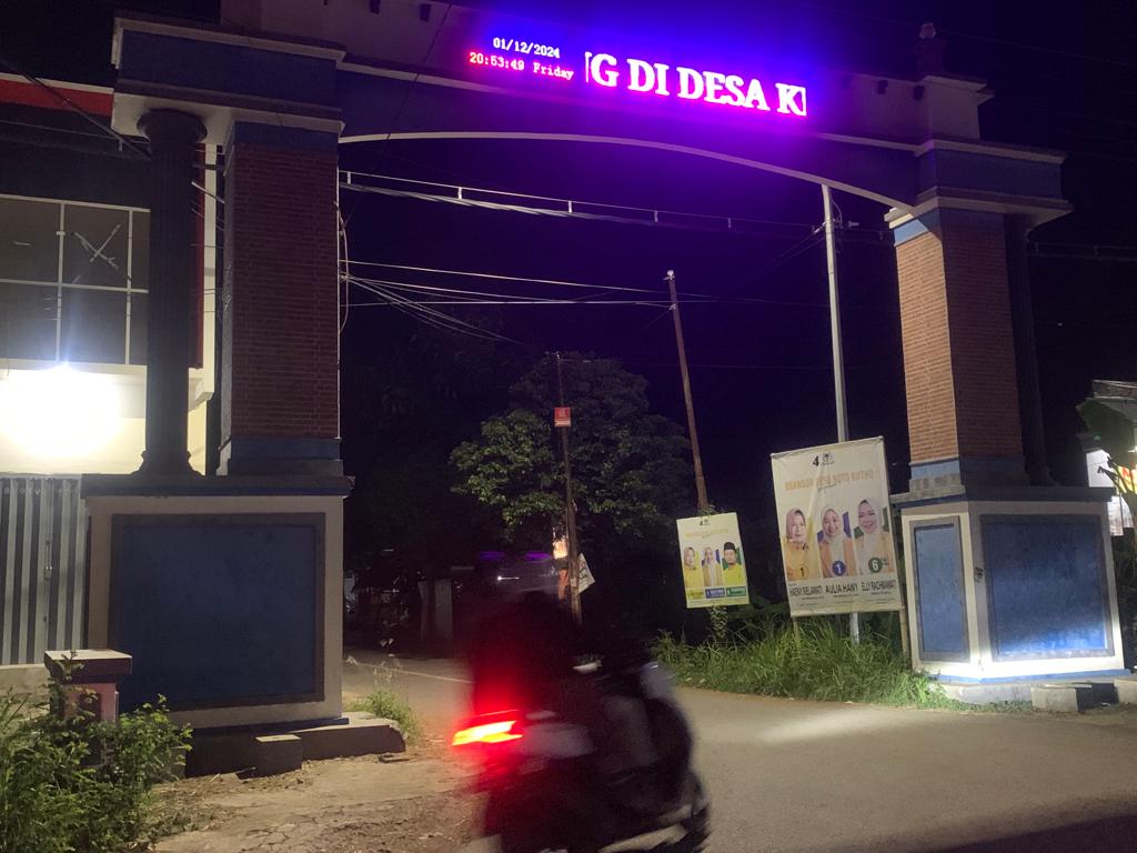 Gapura Desa Kembangbilo, Kecamatan Tuban, Kabupaten Tuban, Jawa Timur.