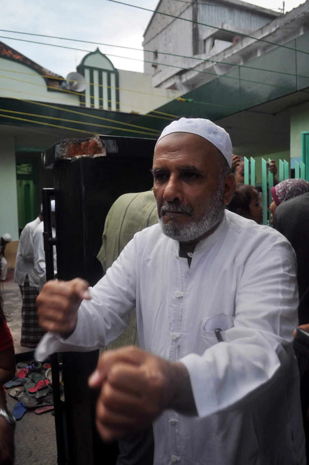 Habib Salim, salah satu tokoh keturunan Arab di Kutorejo, Tuban diwawancarai pada 13 Juli 2013.