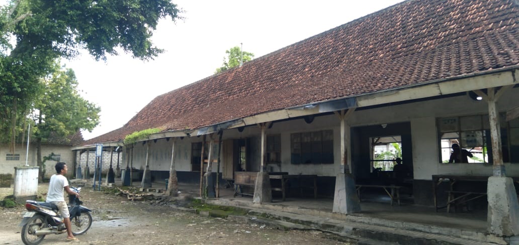 Bekas Stasiun Jatirogo di Desa Wotsogo, Kecamatan Jatirogo, Kabupaten Tuban, Jawa Timur.