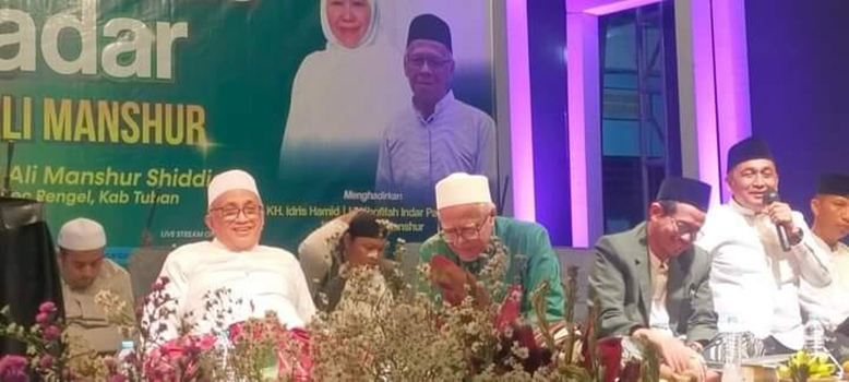 Haul ke-53 KH R. Muhammad Ali Manshur as-Shiddiqi di Desa Maibit, Kecamatan Rengel, Kabupaten Tuban, Jawa Timur.