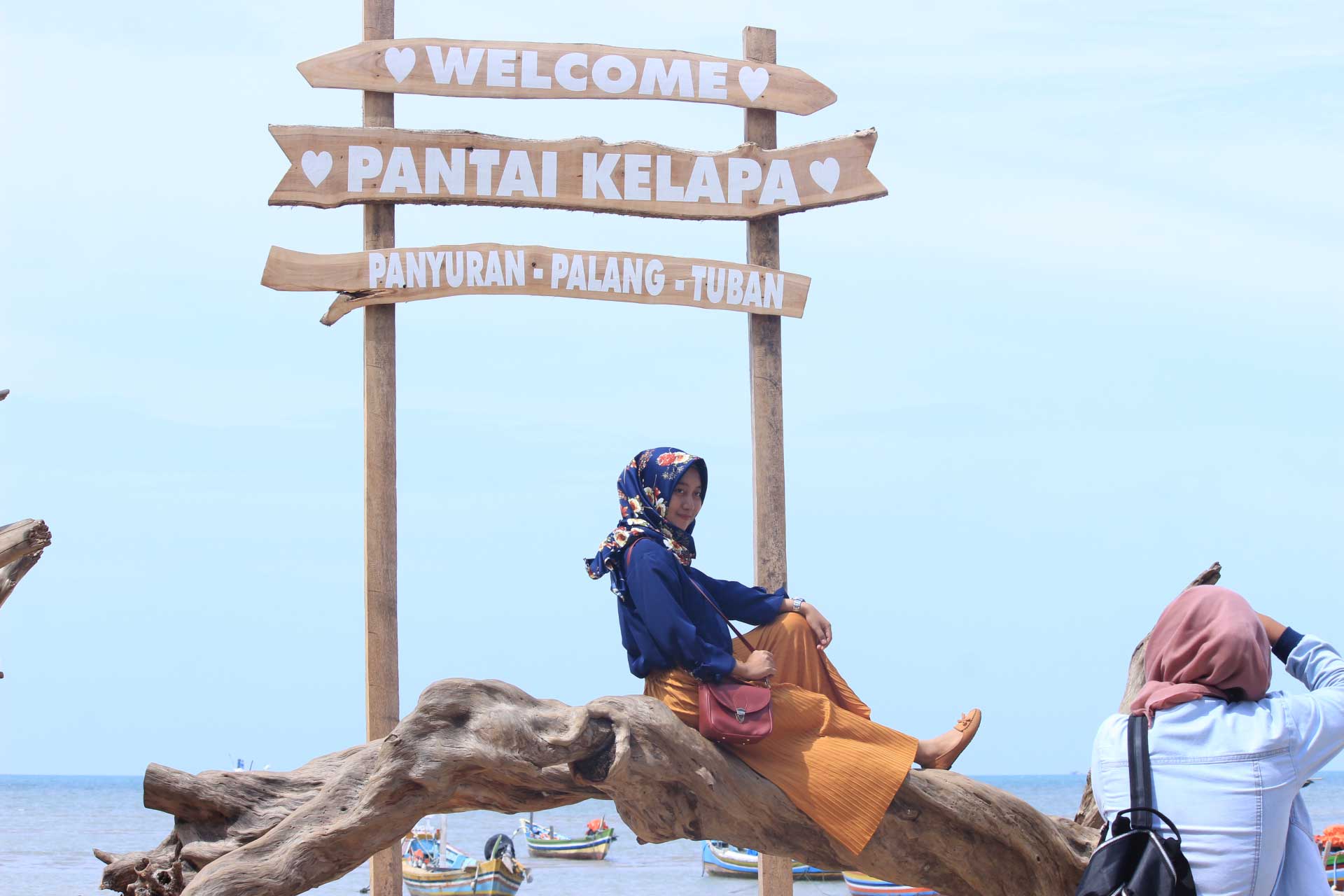 Pantai Kelapa di Kelurahan Panyuran, Kecamatan Palang, Kabupaten Tuban, Jawa Timur, salah satu destinasi wisata bahari andalan Tuban.