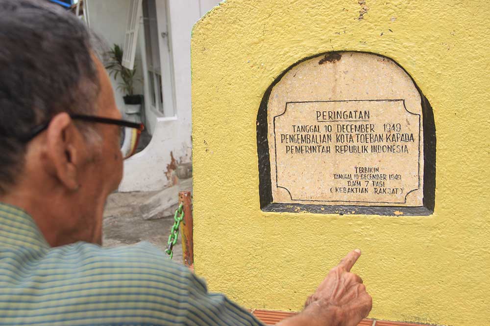 Prasasti pada Tugu Caluk di Kelurahan Sidomulyo, Kecamatan Tuban, Kabupaten Tuban, Jawa Timur.