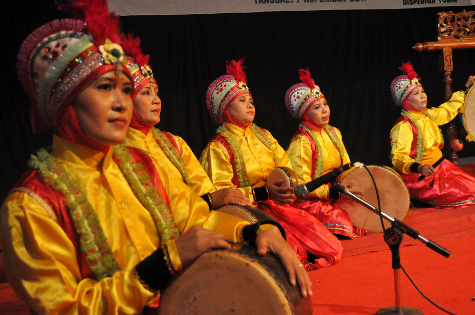 Salah satu grup musik terbang jidor yang tampil pada Festival Terbang Jidor pada 7 November 2011 di Gedung Budaya Loka Tuban.