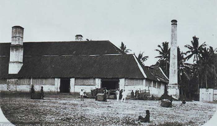 Pabrik Gula Wringin Agoeng pada zaman kolonial Belanda di Jojogan, Kecamatan Singgahan, Kabupaten Tuban, Jawa Timur.