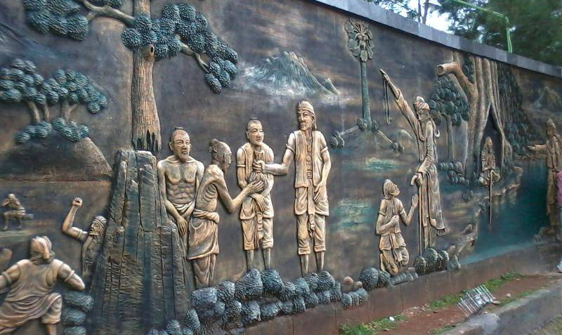 Relief di dinding Pantai Boom Tuban.