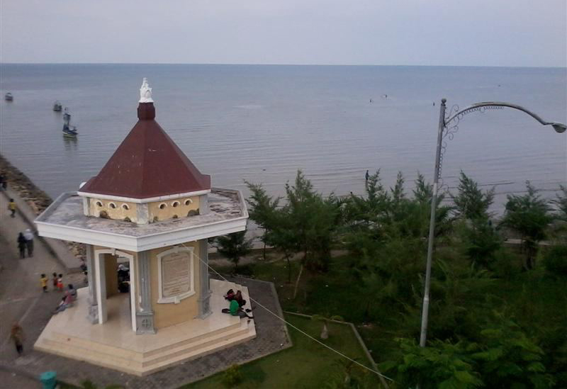 Pesona pemandangan di Wisata Pantai Boom Tuban.
