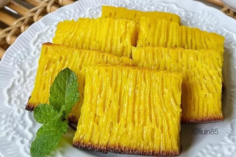 Salah satu makanan khas Indonesia Bika Ambon.