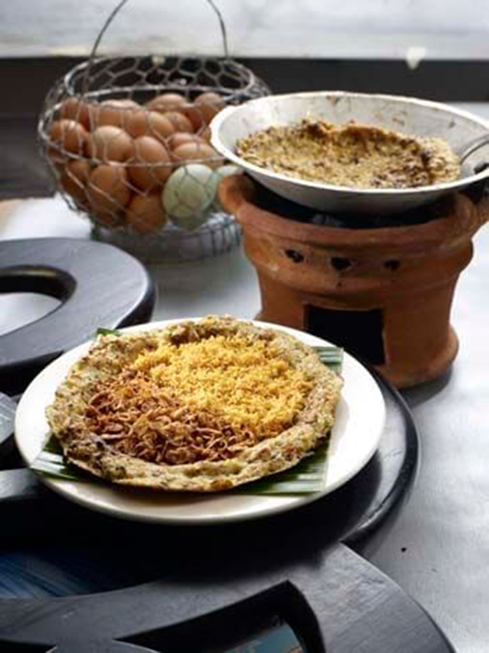 Salah satu makanan khas Indonesia kerak telur.