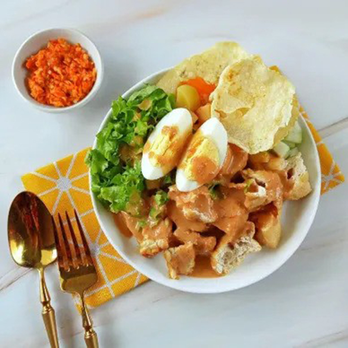 Salah satu makanan khas Indonesia Gado-Gado.