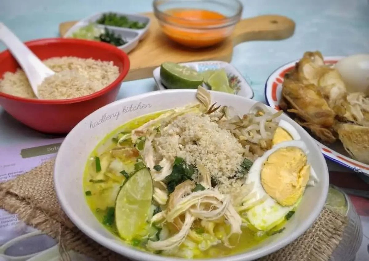 Salah satu makanan khas Indonesia Soto.