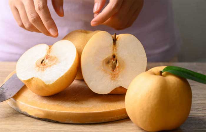 Manfaat dari buah bir, salah satunya sebagai obat alternatif sakit tenggorokan.