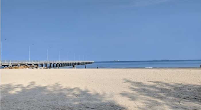 Pantai Dermaga, salah satu destinasi wisata alam di Tuban yang estetik seperti di film-film.