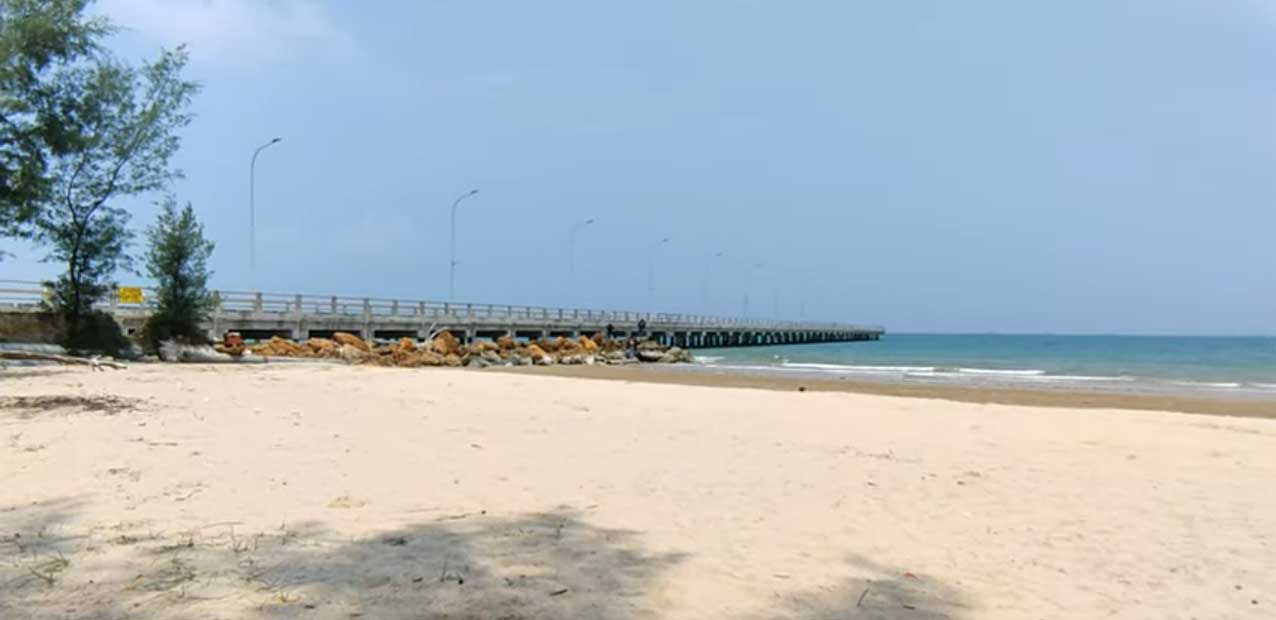 Pantai dermaga, salah satu obyek wisata viral di Tuban.