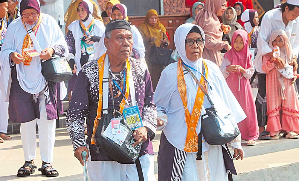 SEMOGA MABRUR: Persiapan pemberangkatan CJH saat masih di Tuban, Senin (13/5).