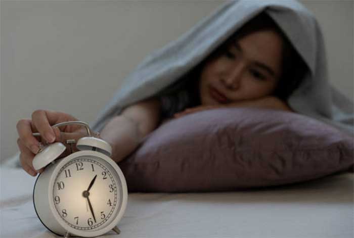 Kurang tidur dapat menyebabkan penuaan dini.