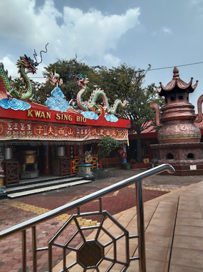 Kelenteng Kwan Sing Bio, salah satu Wisata Sejarah di Tuban. Kelenteng terbesar se-Asia Tenggara ini memiliki banyak area yang dapat dieksplorasi.