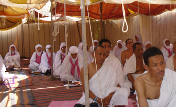 Jemaah haji melaksanakan wukuf di Padang Arafah, bertepatan dengan hari Arafah 9 Dzulhijjah.