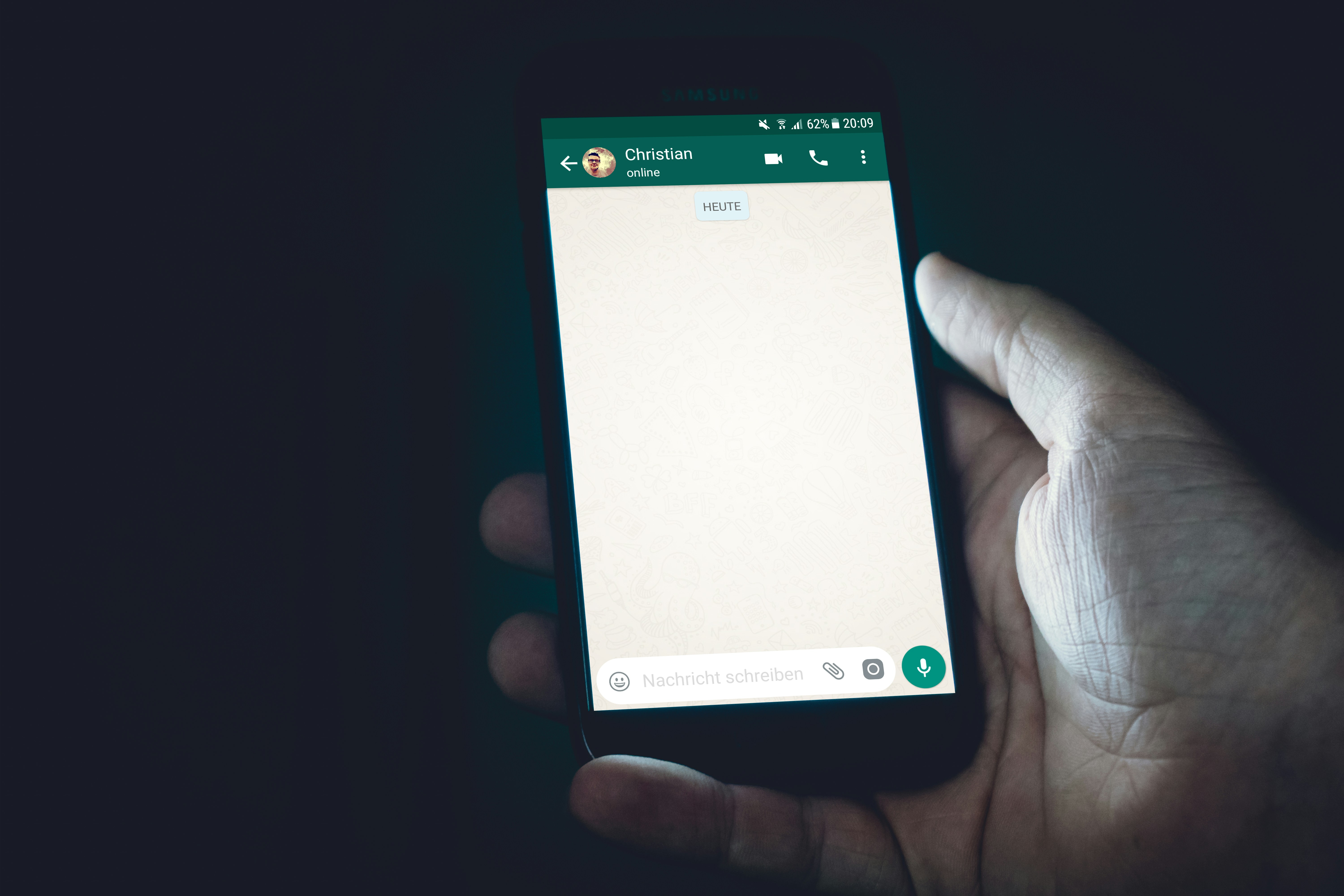 Fitur favorite chat akan diluncurkan WhatsApp secara bertahap ke lebih banyak penguji Beta.