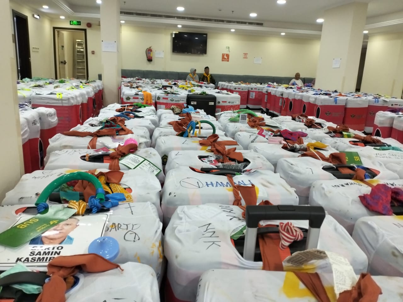 Jemaah haji yang tergabung dalam kloter 11, 12, dan 13 akan tiba di Tuban Selasa (25/6) sore pukul 15.30.